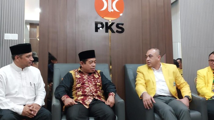 Bang Zaki Silaturahmi ke PKS, Pintu Koalisi Baru Terbuka Lebar Ketua DPD Golkar DKI Jakarta Ahmed Zaki Iskandar (Bang Zaki) mengunjungi kantor DPW PKS, Selasa (14/5) sore. Salah satu pokok pembahasannya terkait dengan Pilkada Jakarta 2024.