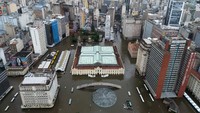 Banjir masih merendam wilayah Rio Grande do Sul, Brasil. Banjir ini sudah terjadi sejak awal bulan Mei 2024. (REUTERS/Diego Vara)