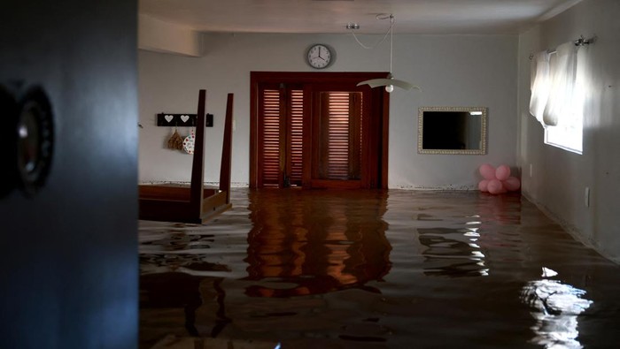 A view inside a flooded house at Asuncao neighbourhood in Porto Alegre, Rio Grande do Sul, Brazil, May 14, 2024. REUTERS/Diego Vara