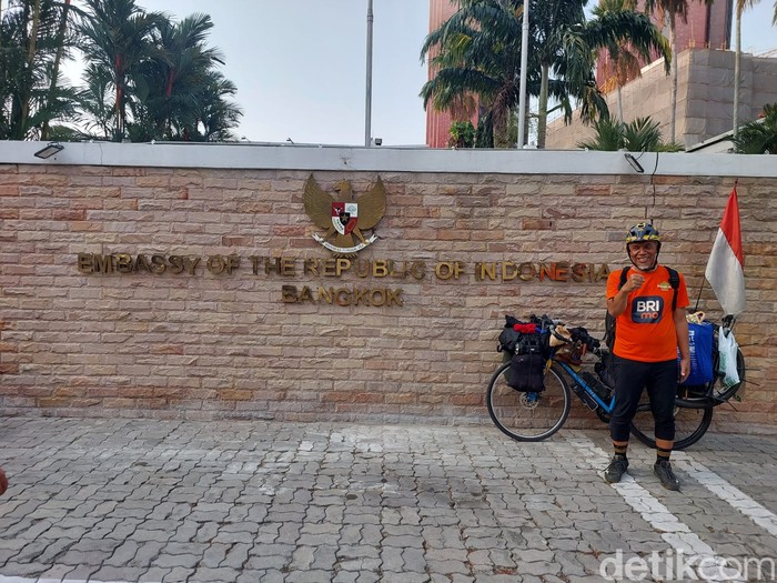 Bersepeda Jakarta-Makkah