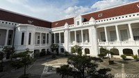 Tak hanya menyimpan kisah panjang perjalanan Bank Indonesia, museum yang satu ini juga memiliki desain interior yang terbilang menarik. Menggunakan teknologi modern untuk memberikan pengalaman berbeda yang memanjakan pengunjung.