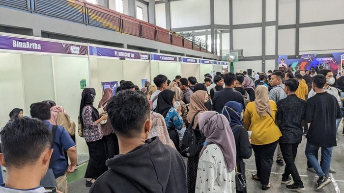 Bursa Kerja Trenggalek Diserbu Ribuan Pencari Kerja