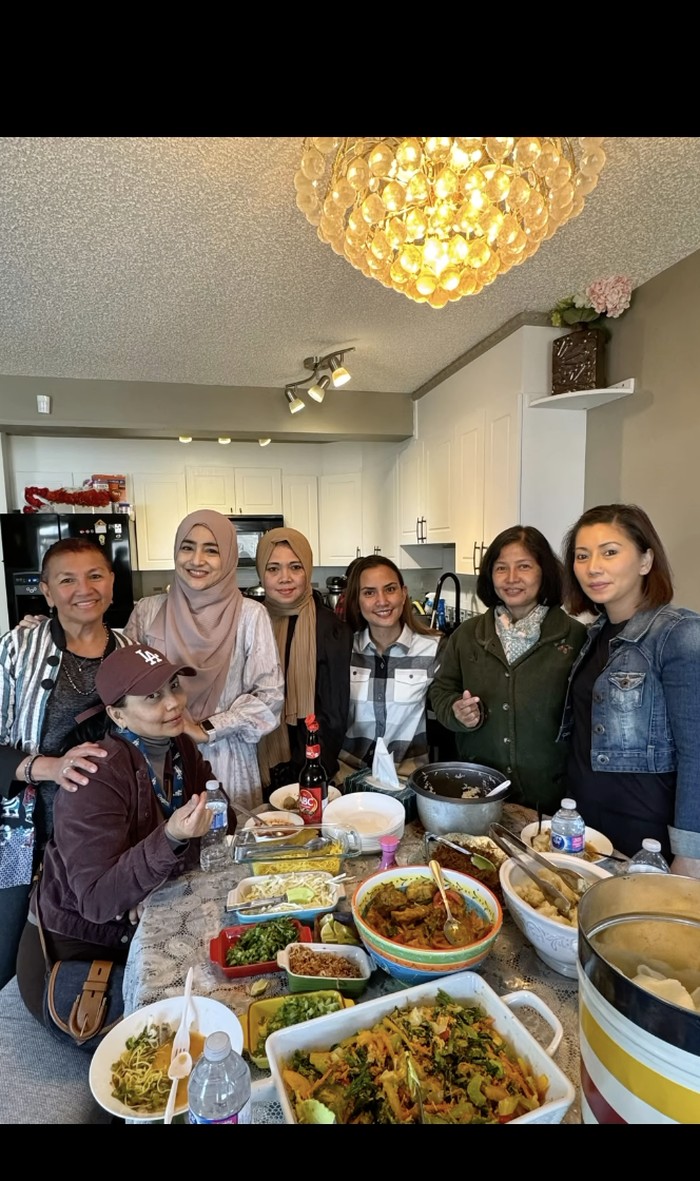 Cindy Fatikasari Pindah ke Kanada, Intip Momen Seru Kulinerannya! Cindy Fatikasari Pindah ke Kanada, Intip Momen Seru Kulinerannya!