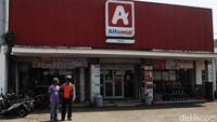 Penertiban juru parkir liar dilakukan di delapan titik minimarket.   