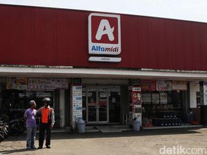 Bos Alfamidi Buka Suara soal Tukang Parkir Liar Bikin Orang Malas Belanja