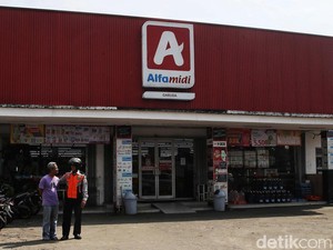 Bos Alfamidi Buka Suara soal Tukang Parkir Liar Bikin Orang Malas Belanja
