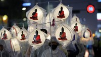 Ulang tahun Buddha, yang dirayakan pada hari Rabu, adalah hari libur nasional di Korea Selatan. Pada hari itu, banyak kuil yang menyediakan makanan dan teh gratis kepada pengunjung.