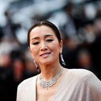 Gong Li kembali eksis di karpet merah acara selebriti dengan menghadiri premier film The Second Art sekaligus pembukaan Festiival Film Cannes k-77 di Cannes, Prancis, Selasa (14/5/2024). Foto: LOIC VENANCE / AFP