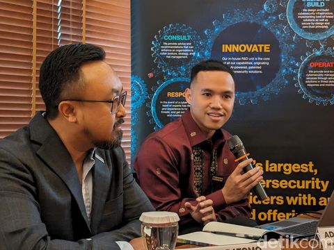 Head of Consulting Ensign InfoSecurity Indonesia Adithya Nugraputra (kanan)