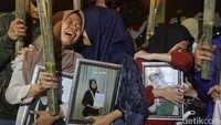 Aksi solidaritas tersebut digelar di depan kantor Kemendikbud, Jakarta, Rabu (15/5/2024).