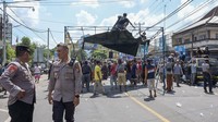 Keributan yang terjadi antara warga Desa Rembitan, Lombok Tengah dan Desa Meninting Lombok Barat dan berujung adanya korban luka kena tebasan parang dari warga Meninting tersebut berdampak langsung terhadap industri pariwisata kawasan wisata Senggigi.   