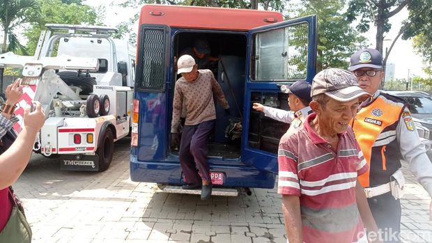 Jukir liar minimarket di Jakpus ditertibkan. (Taufiq/detikcom)