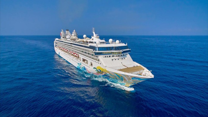 Kapal Pesiar Resorts World One milik Resorts World Cruises