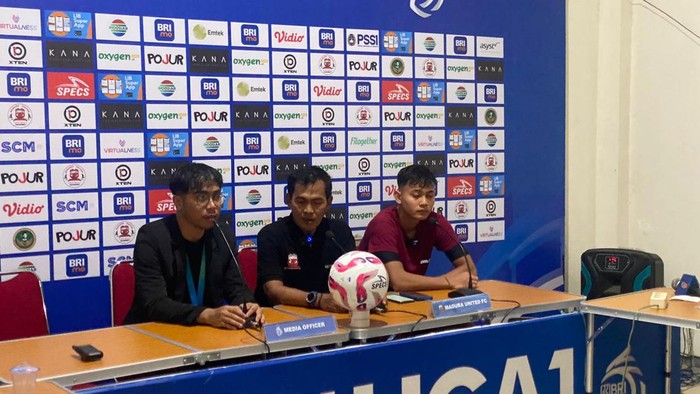 Karteker Madura United, Rakhmad Basuki usai laga kontra Borneo FC.