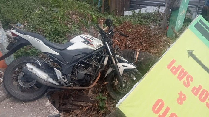 Kondisi sepeda motor pascakecelakaan di Jalan Wates-Purworejo, Temon, Kulon Progo, Rabu (15/5/2024).