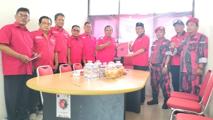 Ketua DPRD Kota Magelang Budi Prayitno daftar balon wakil wali kota di DPC PDIP Kota Magelang, Rabu (15/5/2024).