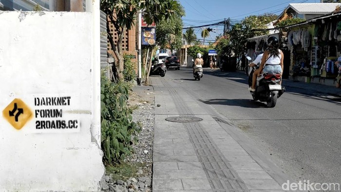 Kode rahasia pemasaran narkoba hasil produksi jaringan Hydra Indonesia yang dicat di beberapa titik di Tibubeneng dan Canggu, Bali.