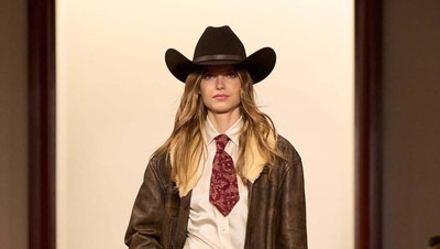 10 Foto Koleksi Ralph Lauren Fall/ Winter 2024, Busana Klasik yang Glamor