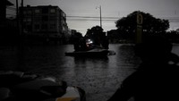 Banjir akibat hujan badai yang terjadi dua minggu lalu itu diperkirakan semakin membesar.  