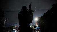 Salah satu patroli telah dilakukan di rumah tidak berpenghuni dan pom bensin yang ditinggalkan.  