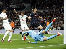 Tekuk Tottenham 2-0, Brace Haaland Dekatkan Man City Menuju Gelar Juara