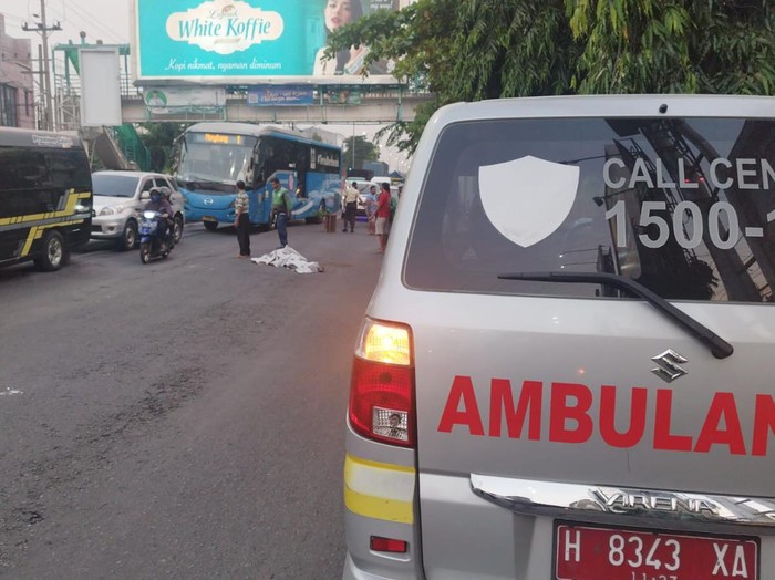 Lokasi pemotor tewas kecelakaan di depan Pasar Gayamsari Kota Semarang, Rabu (15/5/2024) sore.