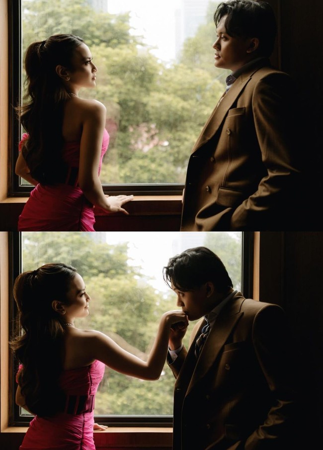 Sementara Rizky Febian memilih tampil dengan jas berwarna coklat. Lagi-lagi kedua pasangan yang kini sudah resmi menjadi pasutri itu tampak memamerkan kemesraan mereka. Foto: dok. Instagram/@axioo/@rizkyfbian