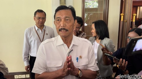 Menko Marves Luhut Binsar Pandjaitan seusai konferensi pers terkait kerja sama ekspedisi penelitian laut dalam OceanX dan Indonesia di Nusa Dua, Badung, Bali, Rabu (15/5/2024). (Foto: Aryo Mahendro/detikBali)