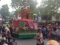Pemkab Padang Lawas Pamerkan Ikon Candi Sipamutung Saat Pawai di Solo