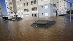 Mobil-mobil Jadi Saksi Bisu Parahnya Banjir di Brasil