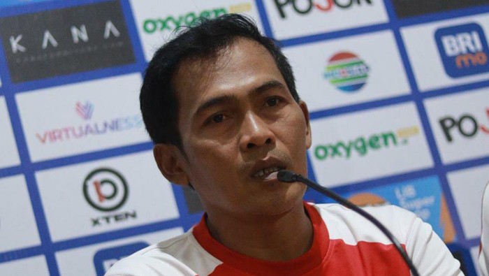 Pelatih karteker Madura United Rakhmad Basuki