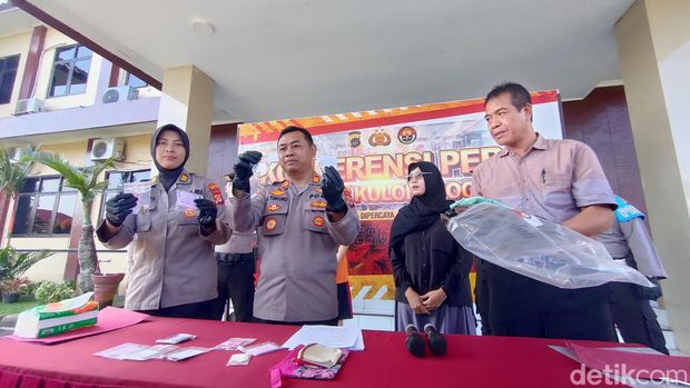 Ungkap kasus pencurian perhiasan emas di Mapolres Kulon Progo, Rabu (15/5/2024).