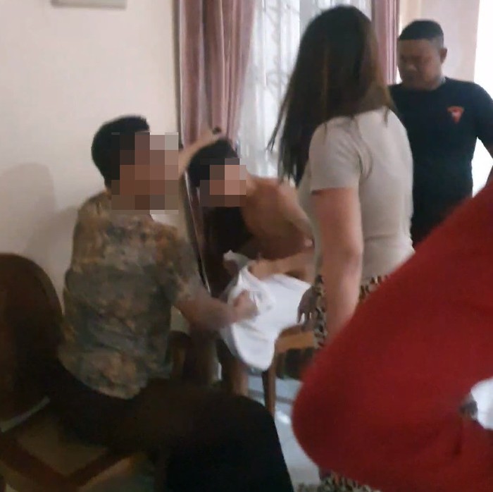 Penggerebekan istri selingkuh di salah satu hotel di Jombang.
