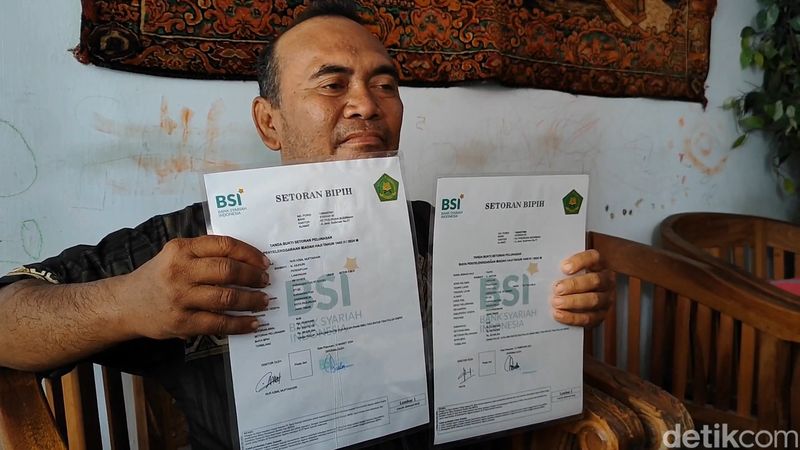 Penjual sandal keliling di Pasuruan naik haji usai 22 tahun menabung