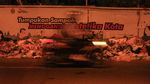 Potret Tumpukan Sampah Makan Jalan di Yogyakarta