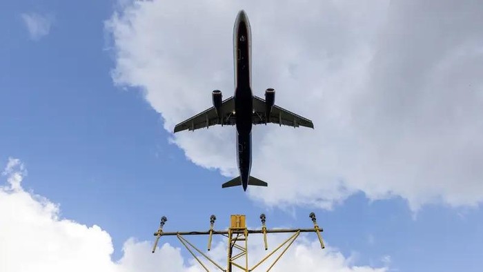 An Aeroflot passenger plane descends before landing at the Sheremetyevo international airport outside Moscow, Russia, August 23, 2023. (File photo: Reuters)