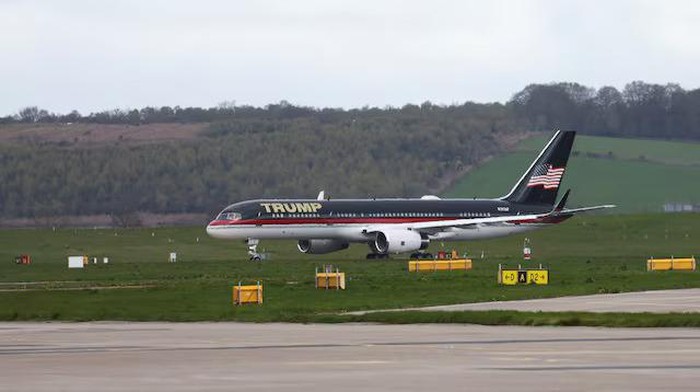 Jet Pribadi Trump Tabrakan dengan Pesawat Lain di Bandara Florida