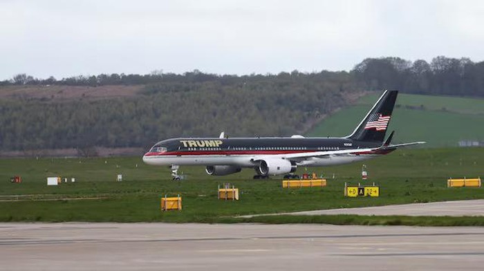 Kecelakaan Udara Melibatkan Jet Pribadi Trump di Bandara Florida