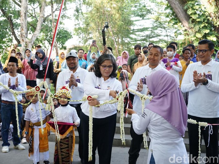 Pj Wali Kota Kediri launching Kantin Kejujuran