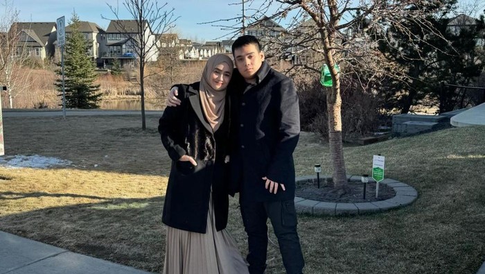 Potret Cindy Fatikasari dan Teuku Firmansyah di Kanada