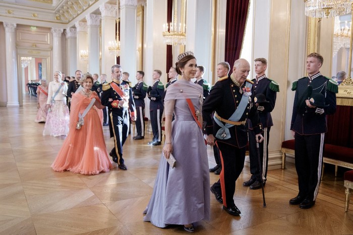King Harald V of Norway (C-R) and Queen Mary of Denmark (C-L), followed by Queen Sonja of Norway (C-L) and King Frederik X of Denmark (C-R), followed by Crown Princess Mette-Marit of Norway (C-L) and Crown Prince Haakon of Norway make their way to the gala at the The Royal Palace in Oslo, Norway, on May 14, 2024, during the official state visit of King and Queen of Denmark. (Photo by Stian Lysberg SOLUM / NTB / AFP) / Norway OUT