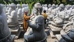 Ritual Pemandian Buddha Rupang Jelang Waisak di Semarang