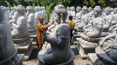 Ritual Pemandian Buddha Rupang Jelang Waisak di Semarang