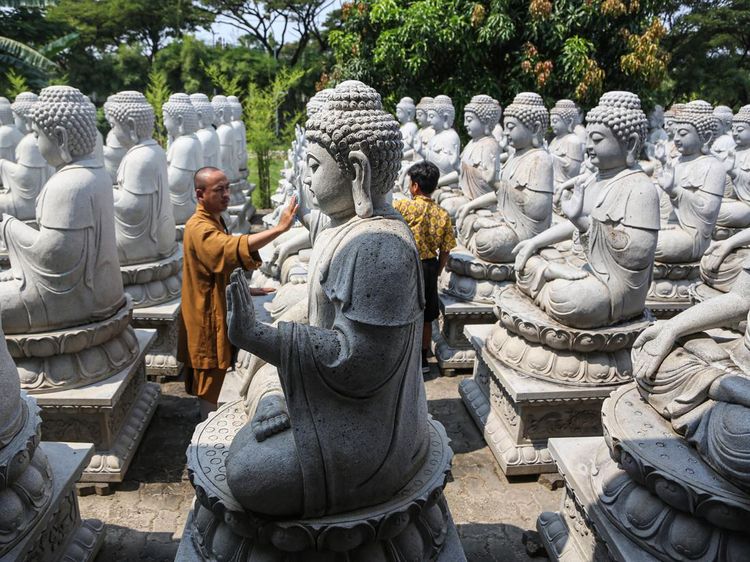 Ritual Pemandian Buddha Rupang Jelang Waisak di Semarang
