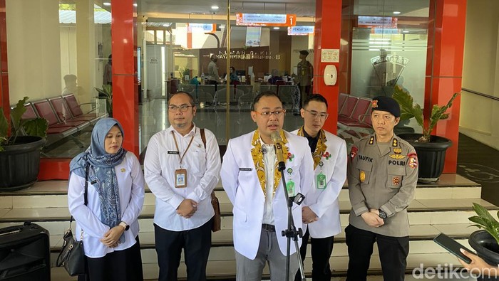 RS Polri menjelaskan kondisi terkini 5 siswa SMK Lingga Kencana korban kecelakaan bus di Subang.