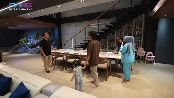 Potret Rumah Atta Halilintar dan Aurel Hermansyah yang Megah Banget!