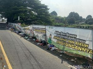 Tumpukan Sampah di Ring Road Banguntapan, DLH Bantul: Nanti Diangkut