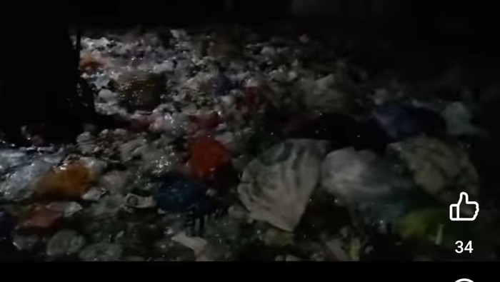 Sampah menumpuk di Pasar Tradisional di Kapanewon Ngawen, Gunungkidul.