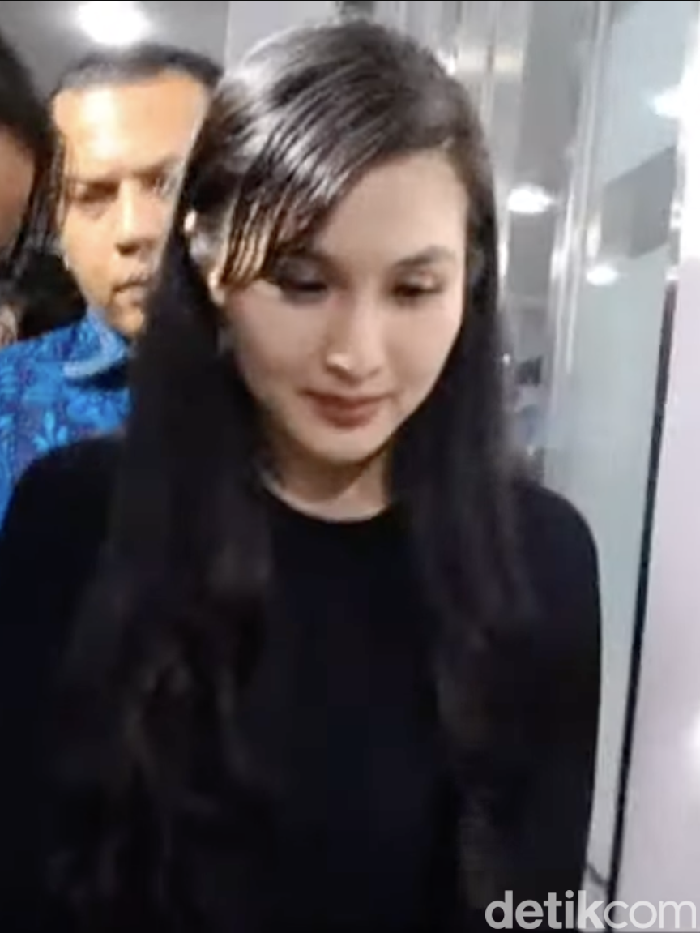 Sandra Dewi Sandra Dewi keluar dari Kejagung.