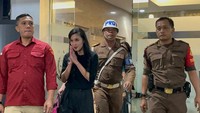 Pihak Sandra Dewi Minta Maaf Bungkam Usai Diperiksa Kejagung